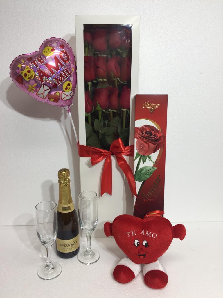 Caja con 12 Rosas ms Bombones 116 Grs, Champagne 375 cc, 2 Copas, Peluche Corazn y Globito